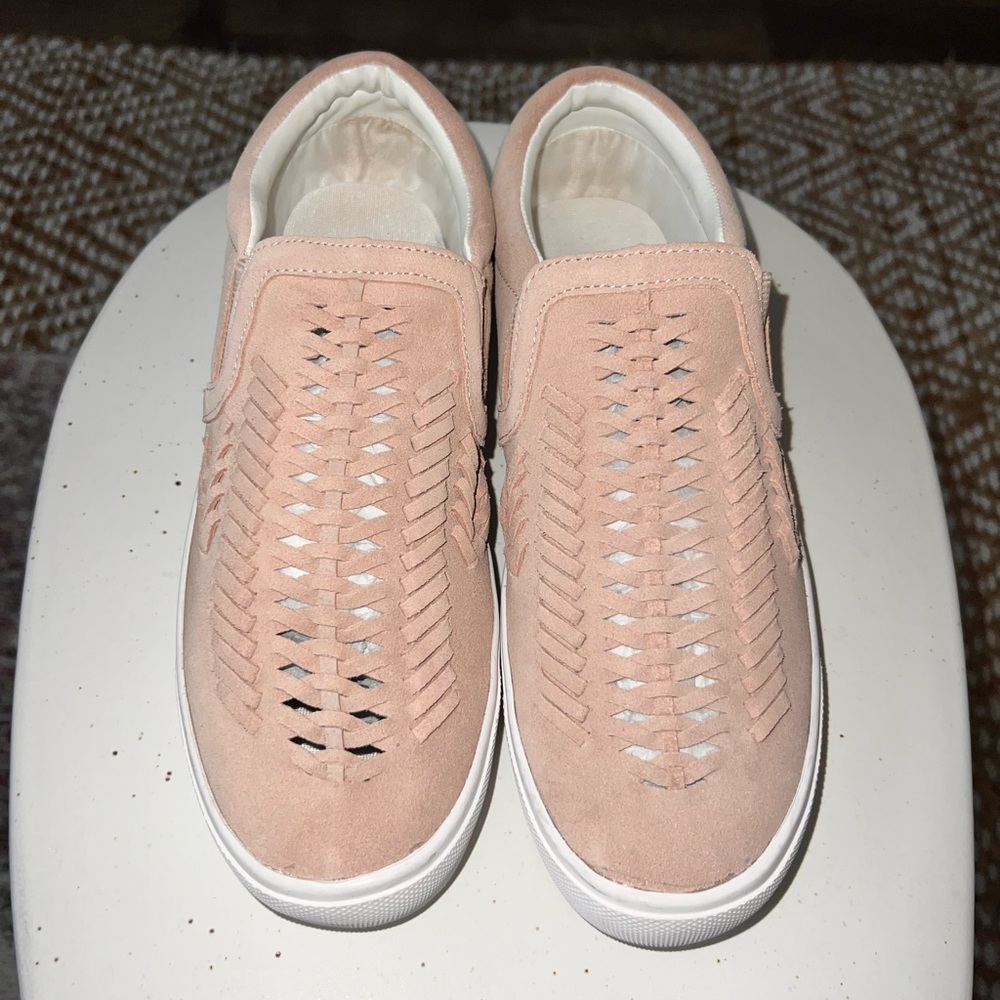 Ladies casual shoes.. PINK suede. Size 8.5, by: Marc Fisher. Gently Used